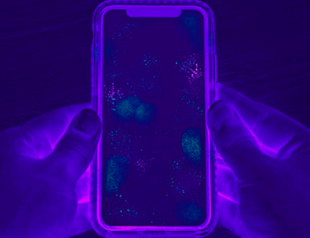 With ultraviolet UVC technology over dirt on phones